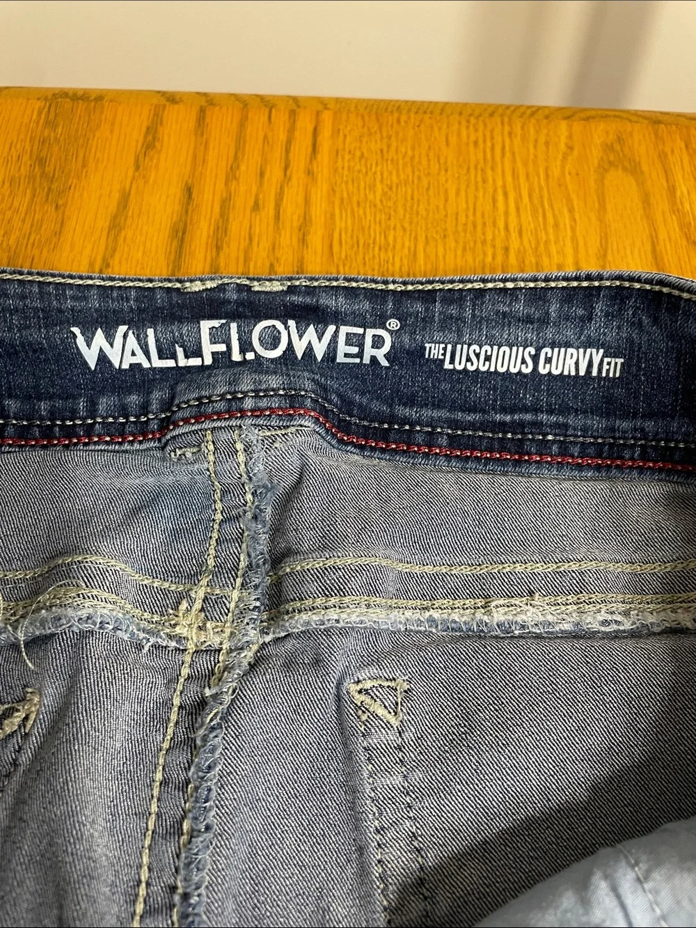 Wallflower Luscious Curvy Fit Light Blue Cropped Jeans Cuffed Juniors Size 13